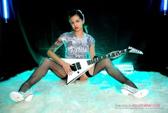 Holly Dee - Hot Inked Rock Chick | Picture (4)