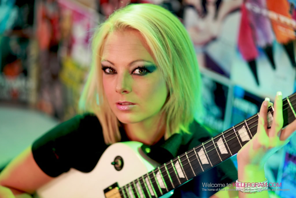 A Hot Fucking Rock Chick
