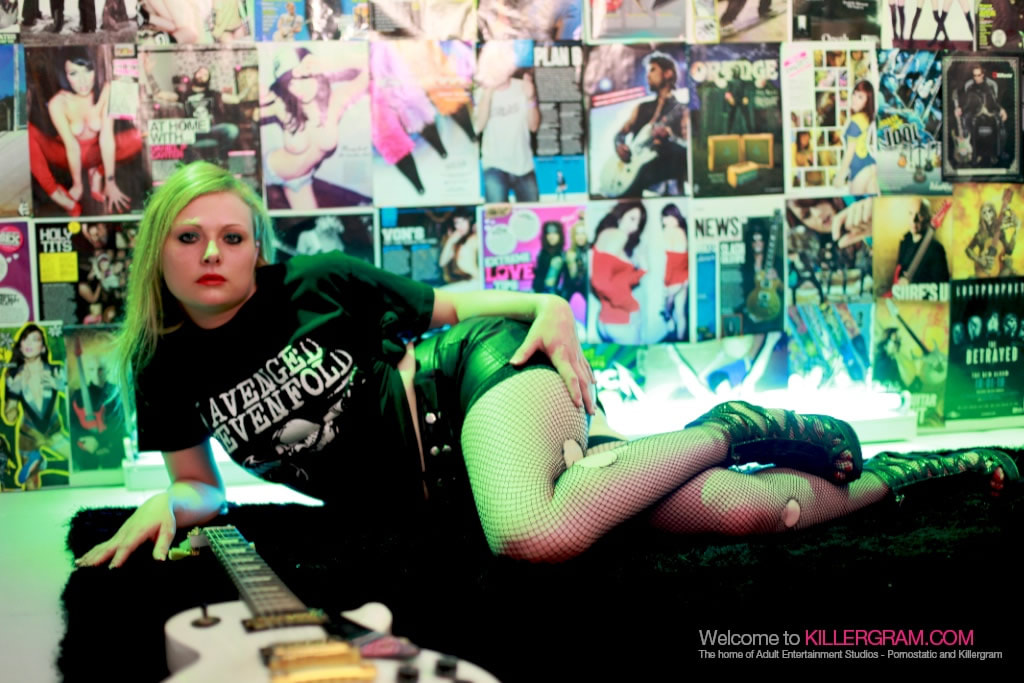 A Rock Chick Debut